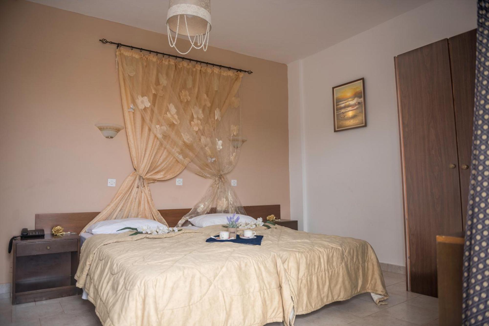 فاليراكي Antonios Hotel الغرفة الصورة